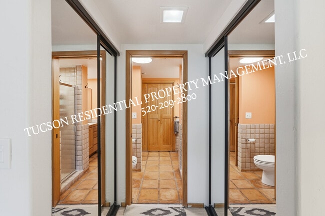 Building Photo - 2824 E Sierra Vista Rd