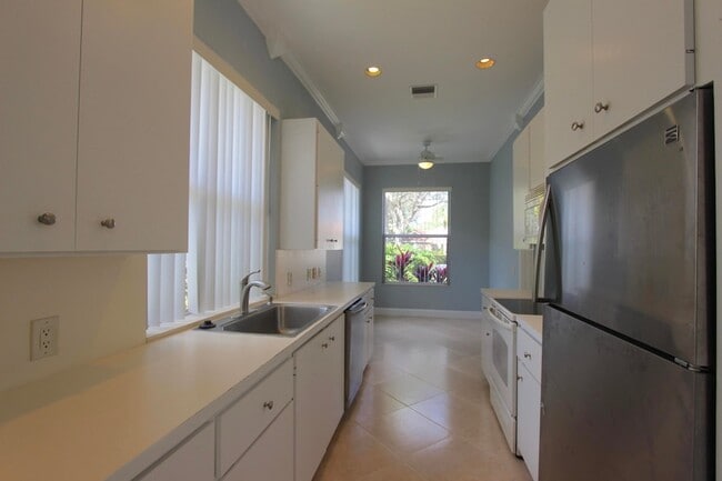 Building Photo - 240 Sussex Cir