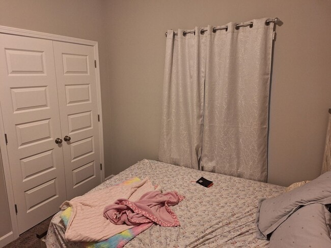 Building Photo - Beautiful Five Bedroom Home Located in Northeast Columbia!