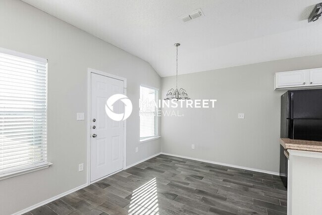 Building Photo - 3 Bedroom Pet-Friendly Home in Fort Worth,...