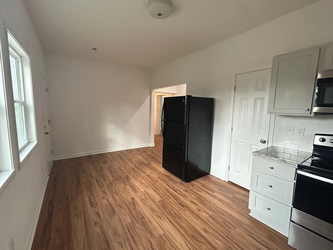 Building Photo - SPECIAL DEAL: $250 OFF FIRST MONTH'S RENT