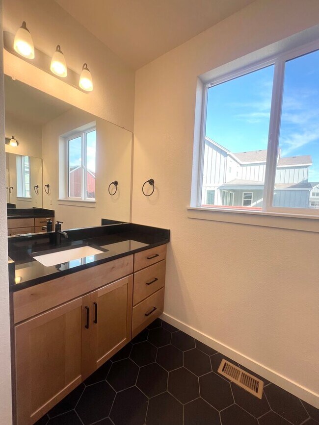 Building Photo - Brand New 5bd/4ba Located in the desirable Raindance neighborhood