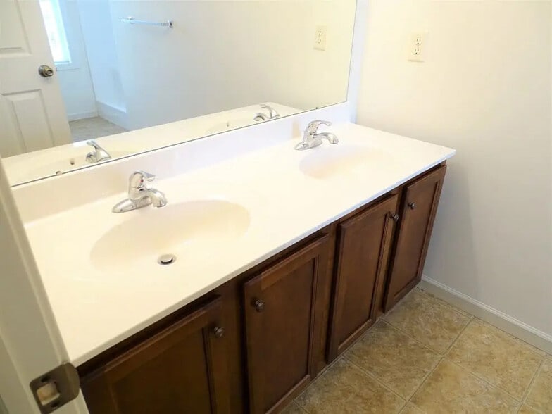 Building Photo - 181 Linda Sue Ln