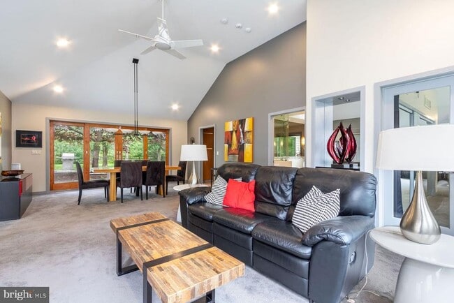 Building Photo - 125 Edison Furlong Rd