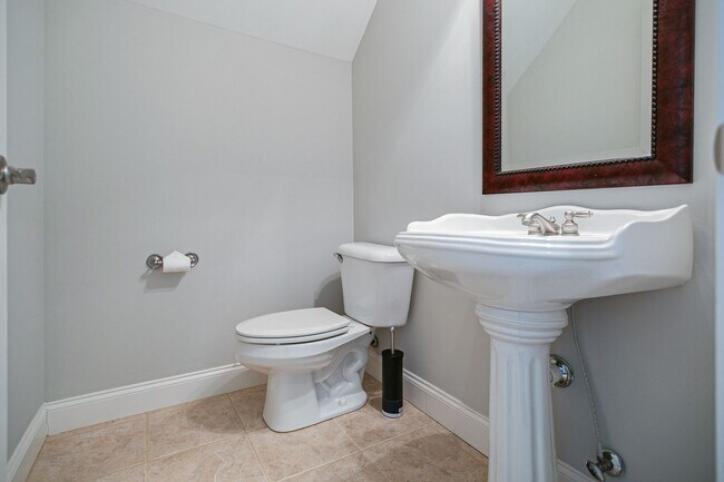 Building Photo - Beautiful Home in Willow Springs Just Minutes to Downtown Franklin