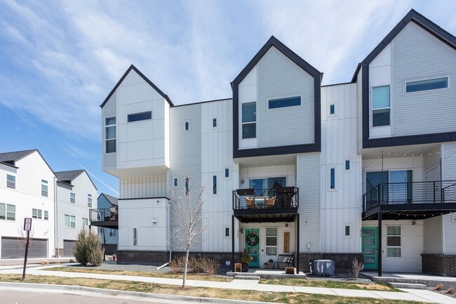 Building Photo - 6768 Quivas Way