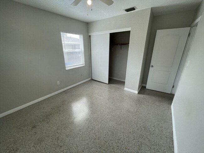 Building Photo - 7008 Aspen Ave