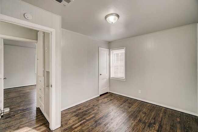 Building Photo - 3 Bed 1 Bath in Del City!