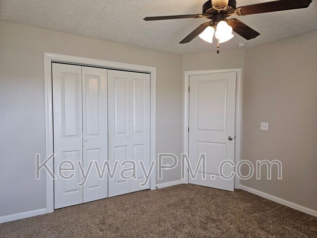 Building Photo - 905 Glenhaven Dr
