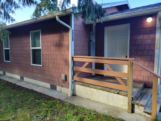 Building Photo - ***PENDING APPLICATION***2 Bed, 1 Bath Beachfront Home For Rent with Stunning Water Views Near Di...