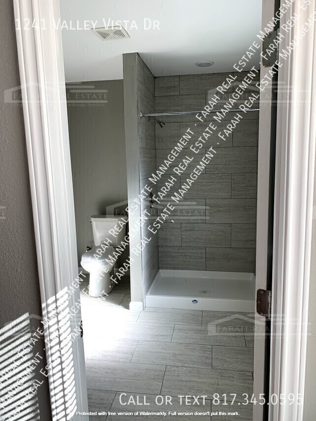 Building Photo - 1241 Valley Vista Dr