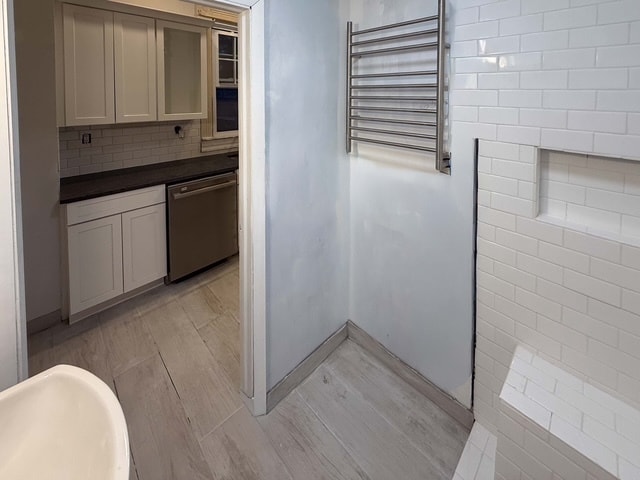 Bathroom heated towel rack - 511 Spottswood St