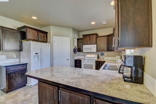 Building Photo - 1710 SW Panorama Dr