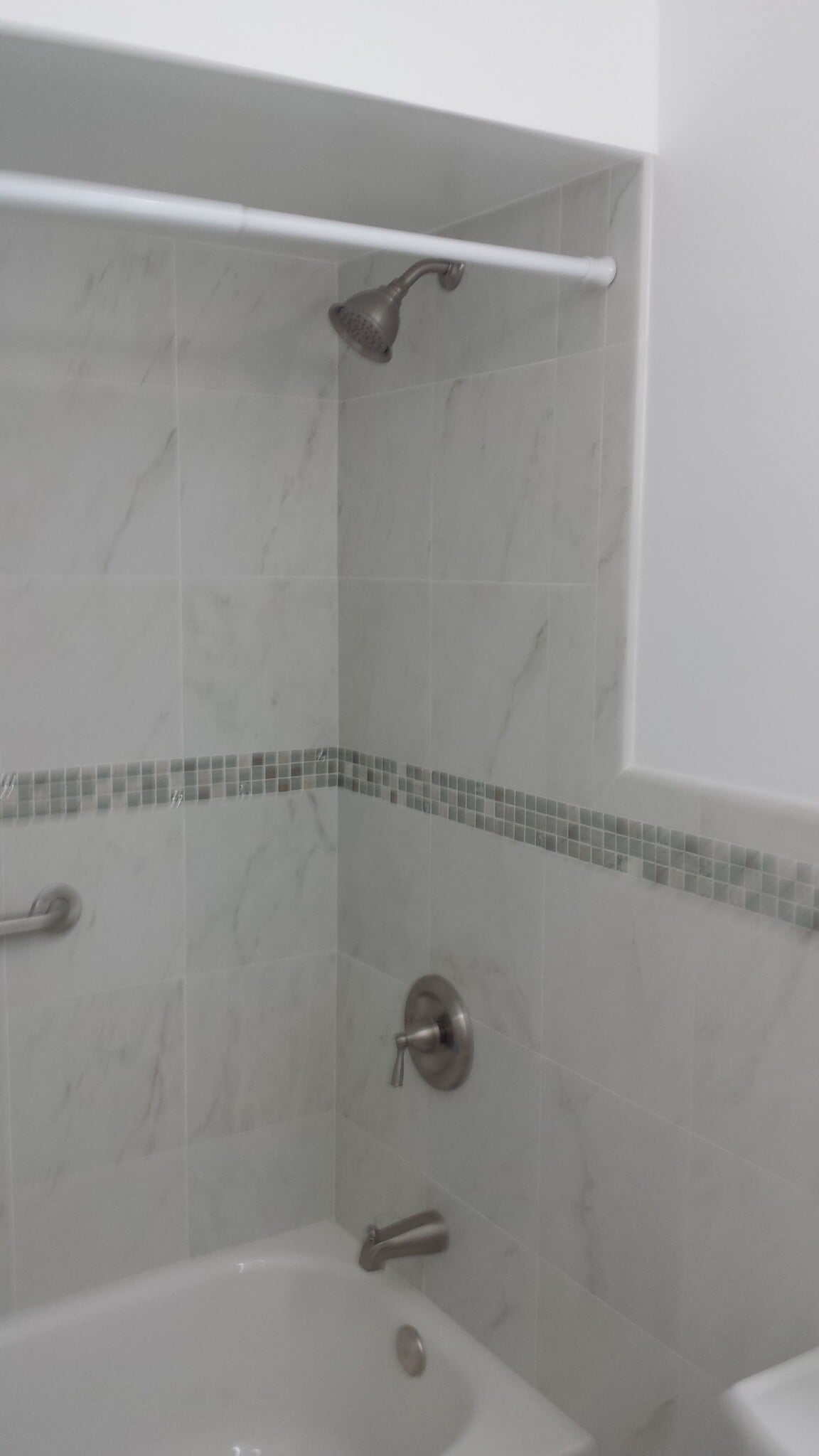 Bathroom w/ tub - 450 NW 20th St