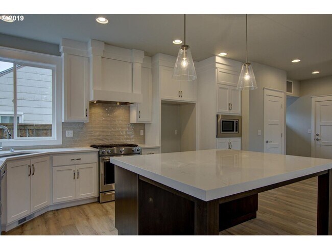 Building Photo - Stylish 3-Bedroom Home w/ Flex Space, Cove...