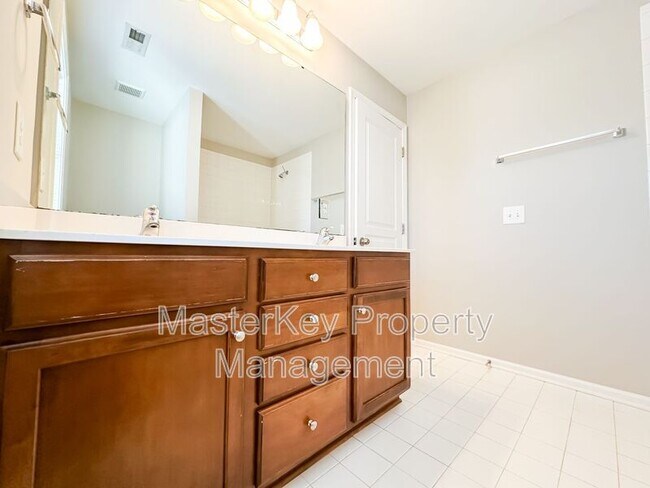 Building Photo - 711 Keystone Park Dr