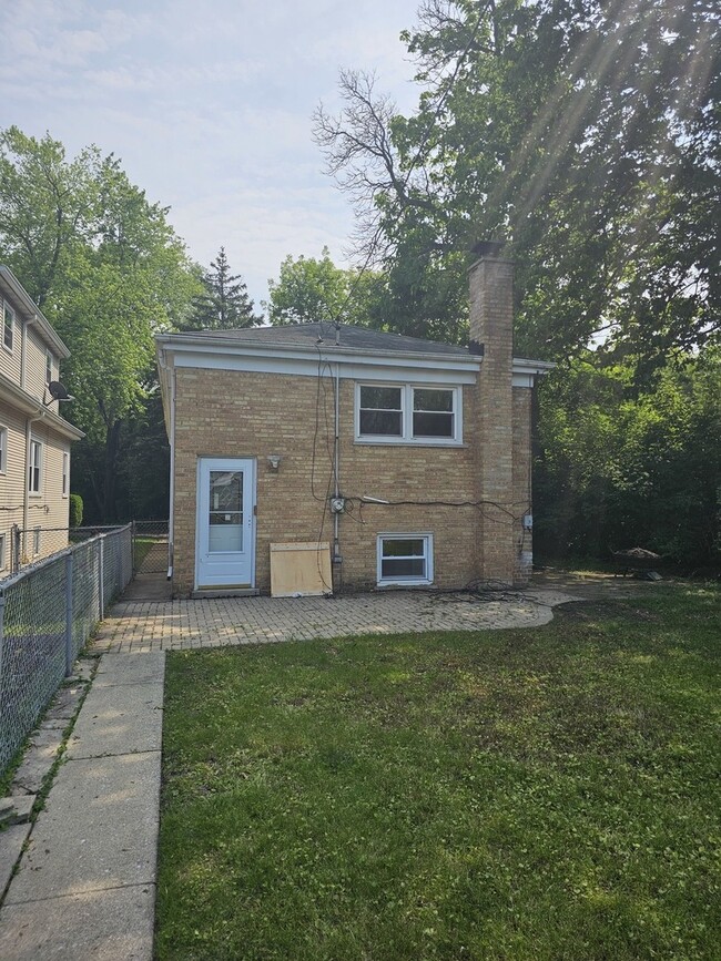 Building Photo - 4928 W Strong St