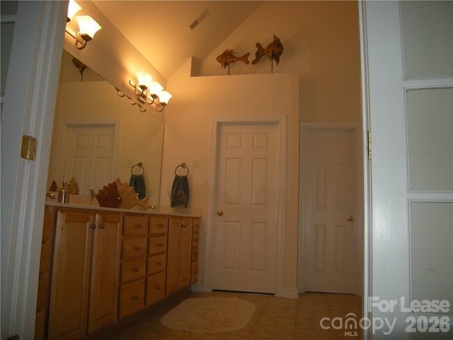 Building Photo - 10306 Gunnison Ln