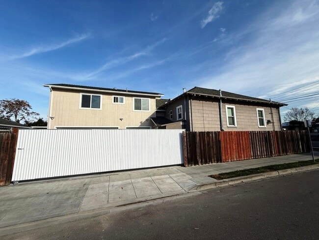 Building Photo - 259 Sunol St