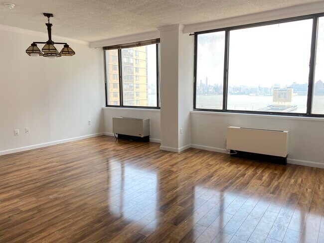Building Photo - 45 River Dr S
