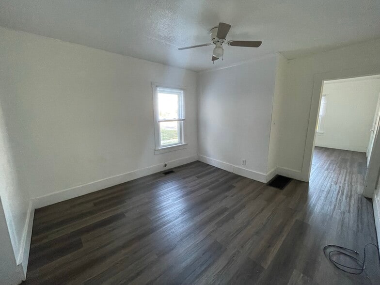 Building Photo - 765 S Main St