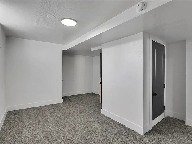 Building Photo - For Rent – Spacious 4-Bedroom, 2-Bath Home in Spokane Valley