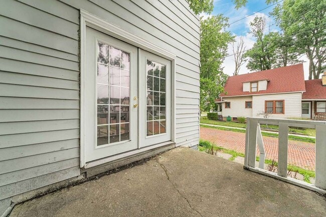 Building Photo - 2145 W 100th St