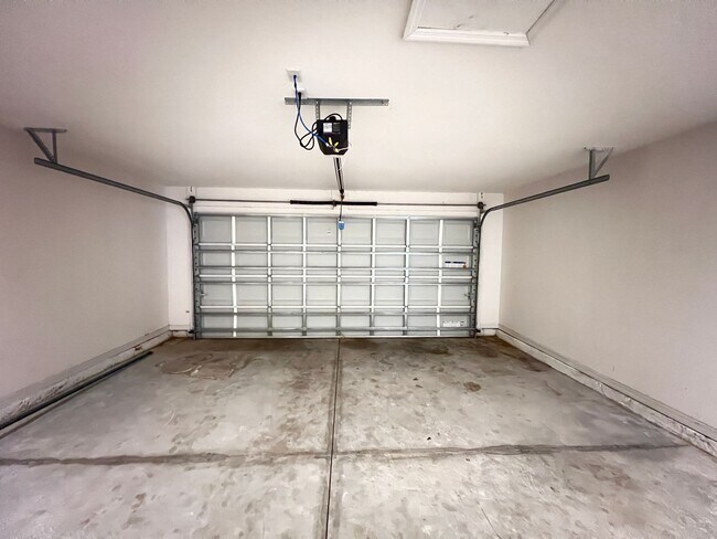 Building Photo - GORGEOUS 3BR/2BA Home with Open Floor Plan and Upgraded Features!