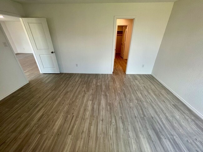 Building Photo - Beautiful 4-Bed 2-Bath Home in the Fabulou...