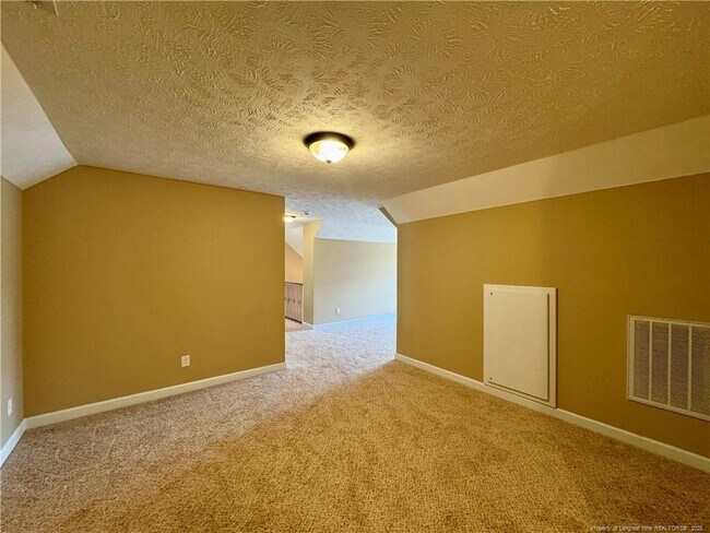 Building Photo - 380 Stansbury Dr