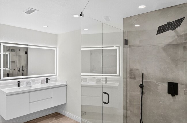 Building Photo - NEWLY RENOVATED SINGLE-STORY HOME LOCATED IN LAS VEGAS