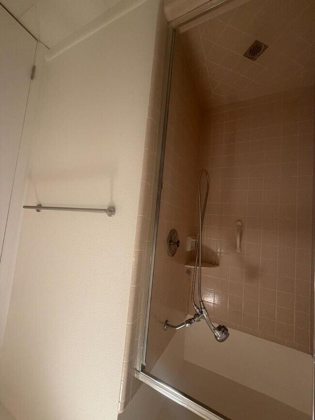 Building Photo - 5302 Cribari Heights