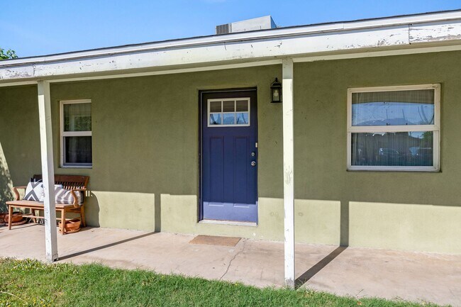 Building Photo - 3-2