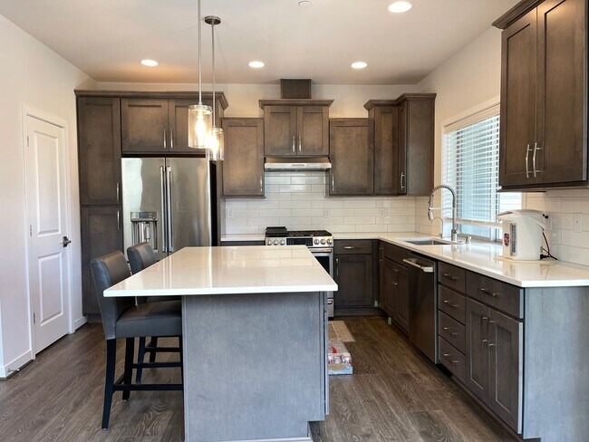 Building Photo - CLICK "REQUEST A TOUR" NOW!