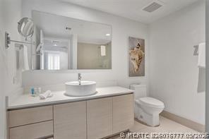 Building Photo - 2602 E Hallandale Beach Blvd