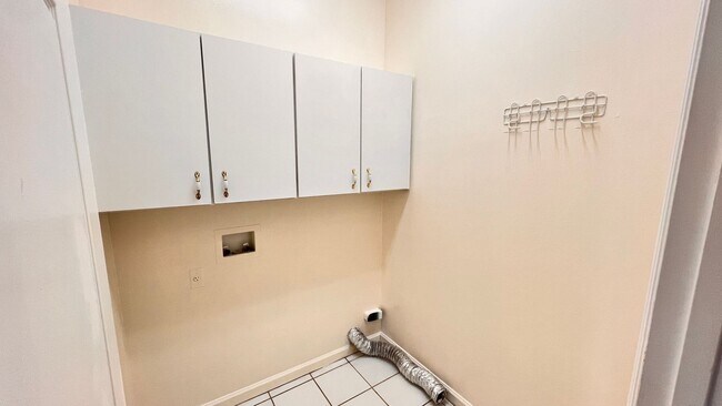 Building Photo - Spacious 4BR Home in Winter Springs | 2,874 Sq Ft | Pet-Friendly | Near Park & Playground