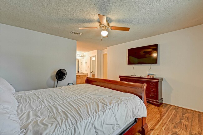 Building Photo - 16355 Sierra Grande Dr