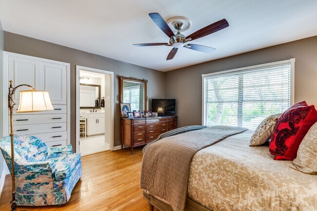Building Photo - GORGEOUS RANCH-STYLE HOME ON WOODED 1.2 AC...