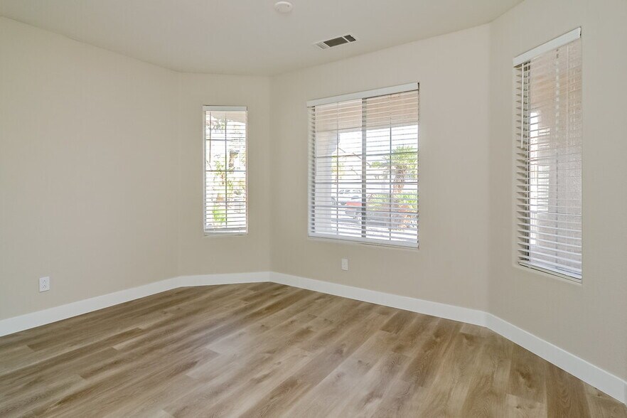 Building Photo - 1758 St Thomas Dr