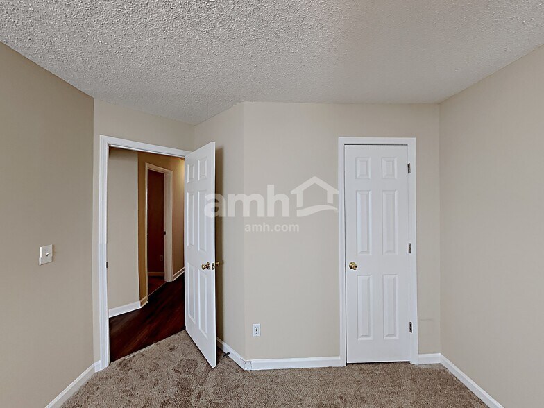 Building Photo - 6638 Shady Ridge Ln