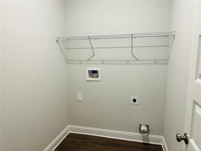 Building Photo - 1557 Redland St N