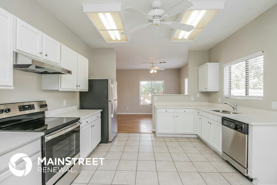 Building Photo - 16002 W Madison St