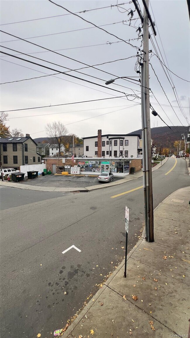 Building Photo - 27 E Main St