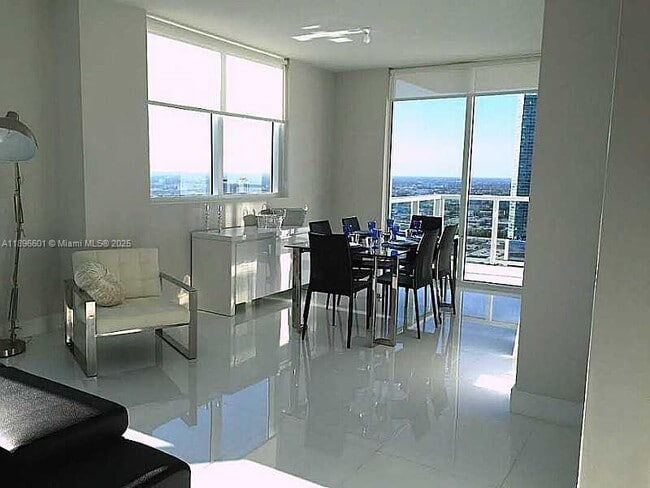 Primary Photo - 244 Biscayne Blvd
