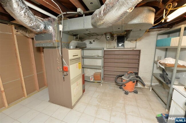 Building Photo - 413 Terhune Ave