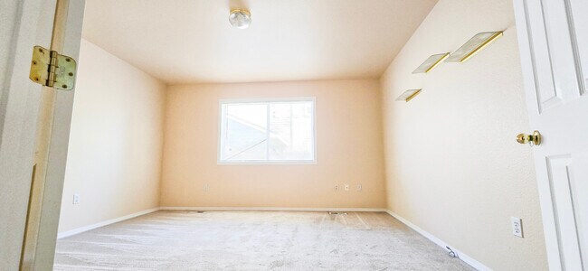 Building Photo - 5875 S Hollyhock Way