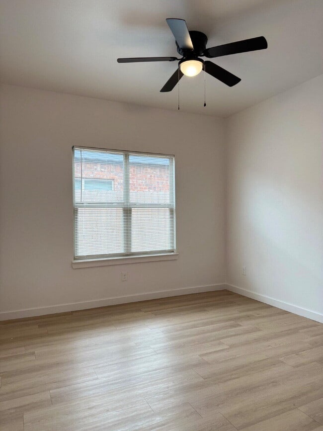 Building Photo - 5703 Kemper St