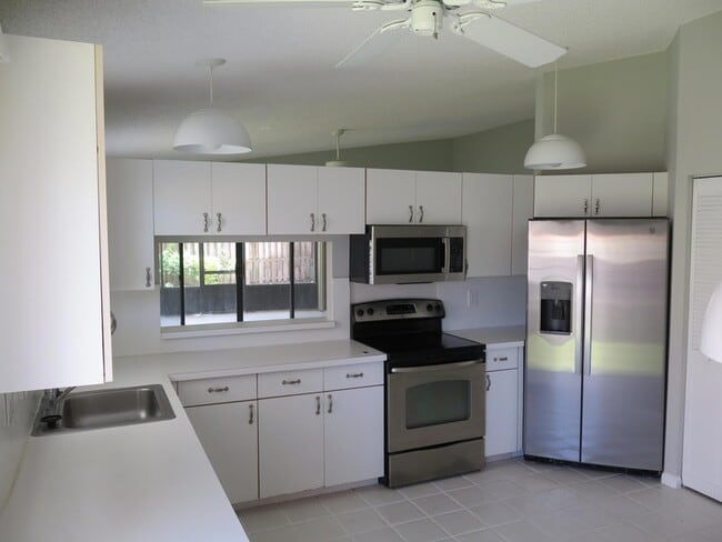 Building Photo - 2668 La Lique Cir