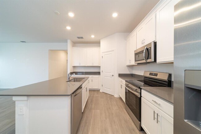 Building Photo - 2898 Armstrong Ave