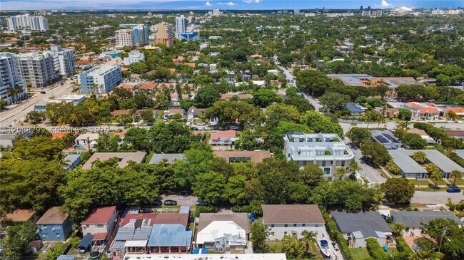 Building Photo - 2530 SW 27th St